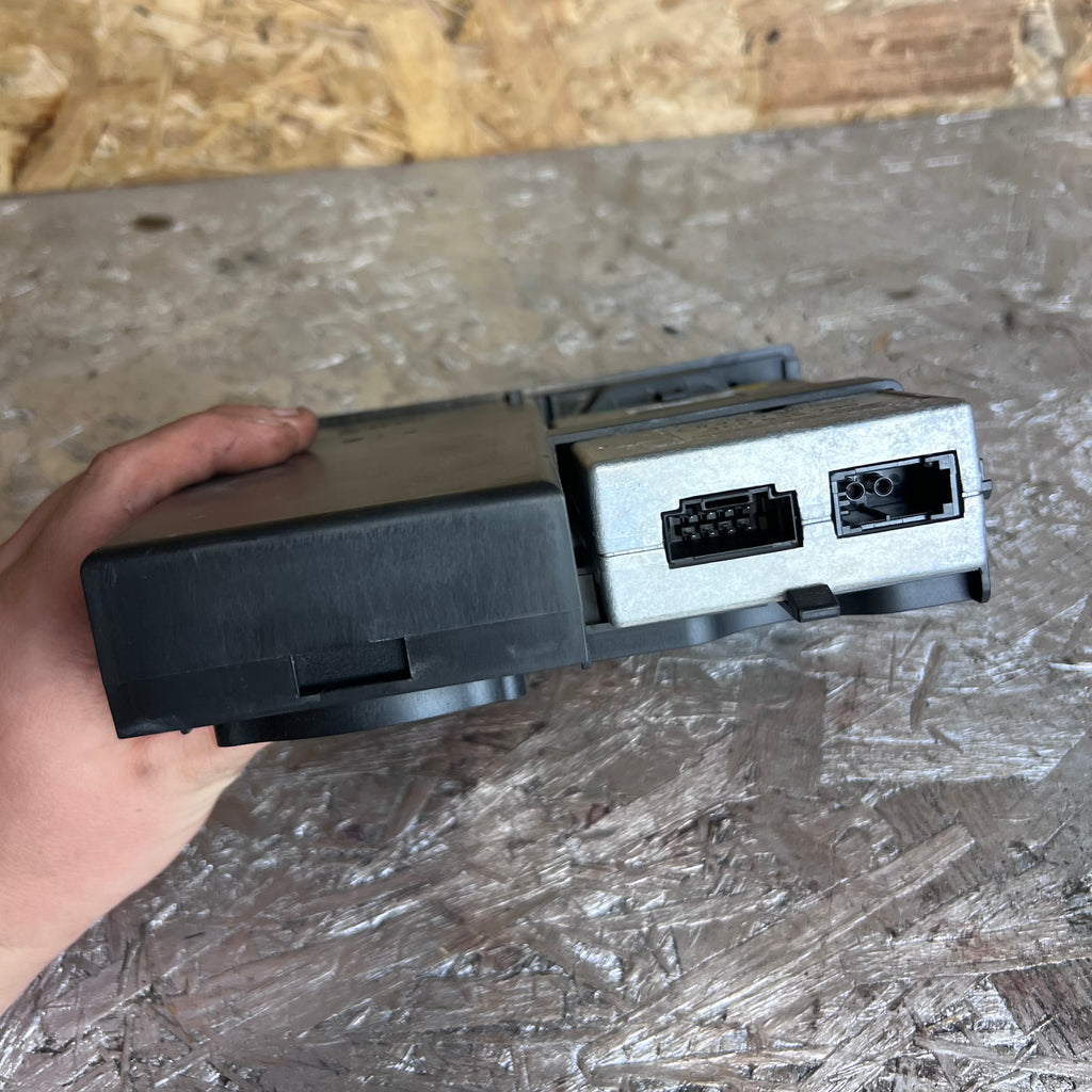 AMI MOST für Audi A8 / S8 D3 – AUX-Anbindung