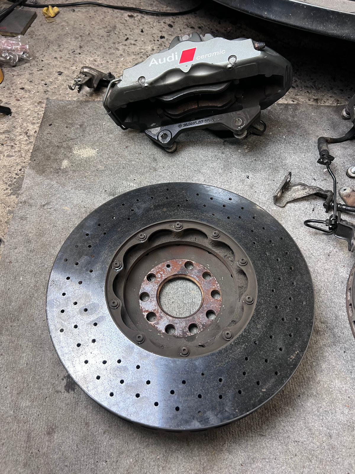 Keramik / Ceramic Bremsanlage für Audi S8 D3 5.2 FSI V10