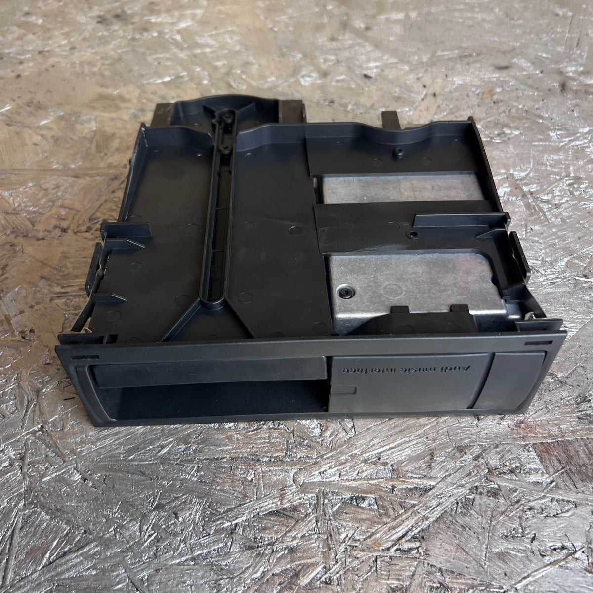 AMI MOST für Audi A8 / S8 D3 – AUX-Anbindung