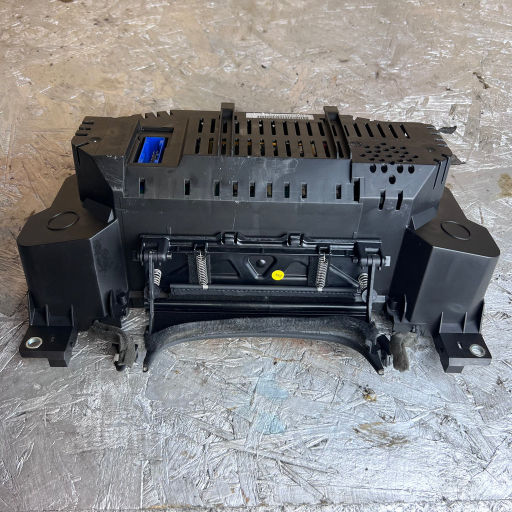 Audi S8 D3 Tacho ACC