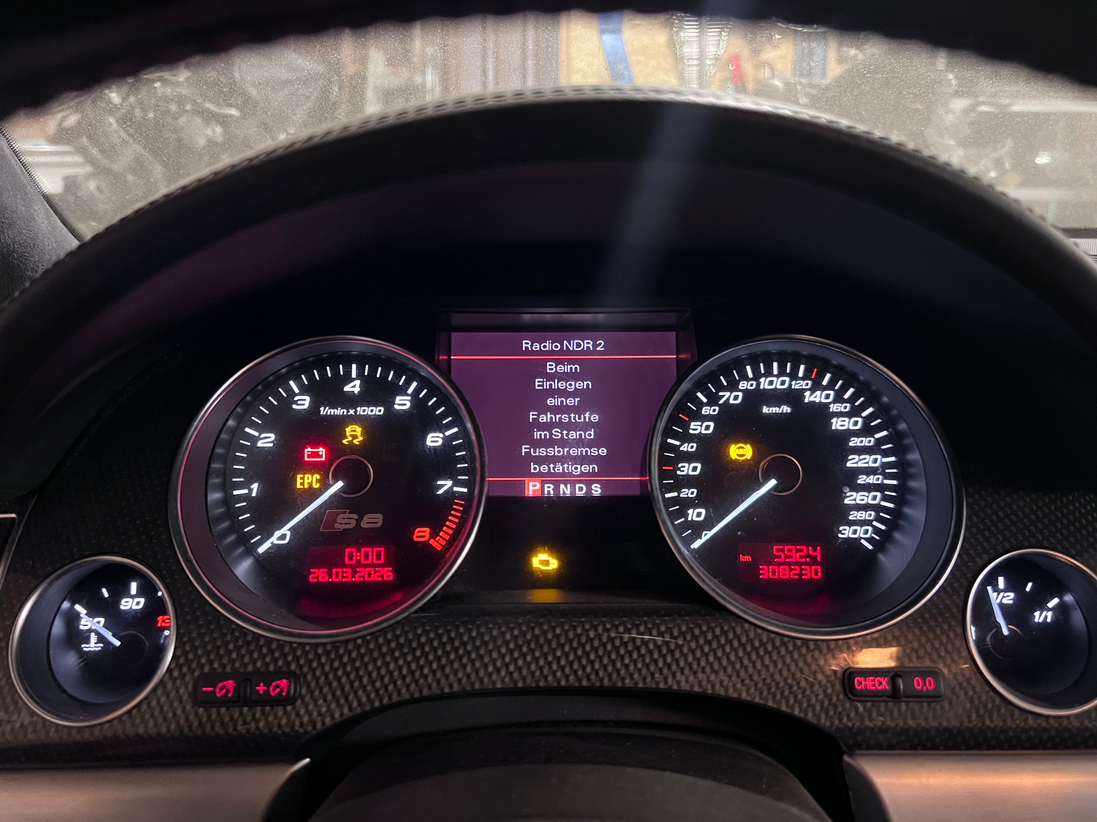 Audi S8 D3 Tacho ACC