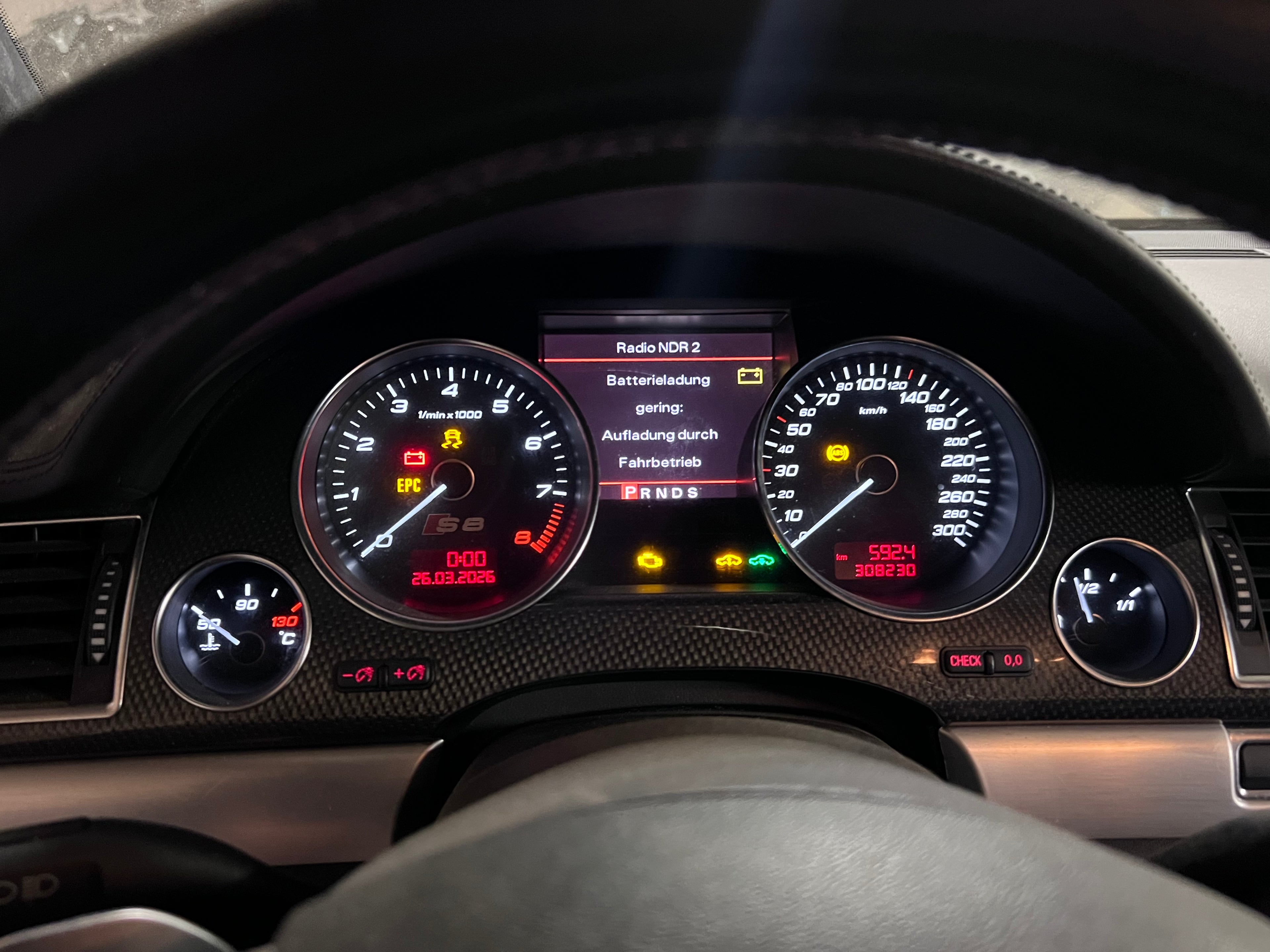 Audi S8 D3 Tacho ACC