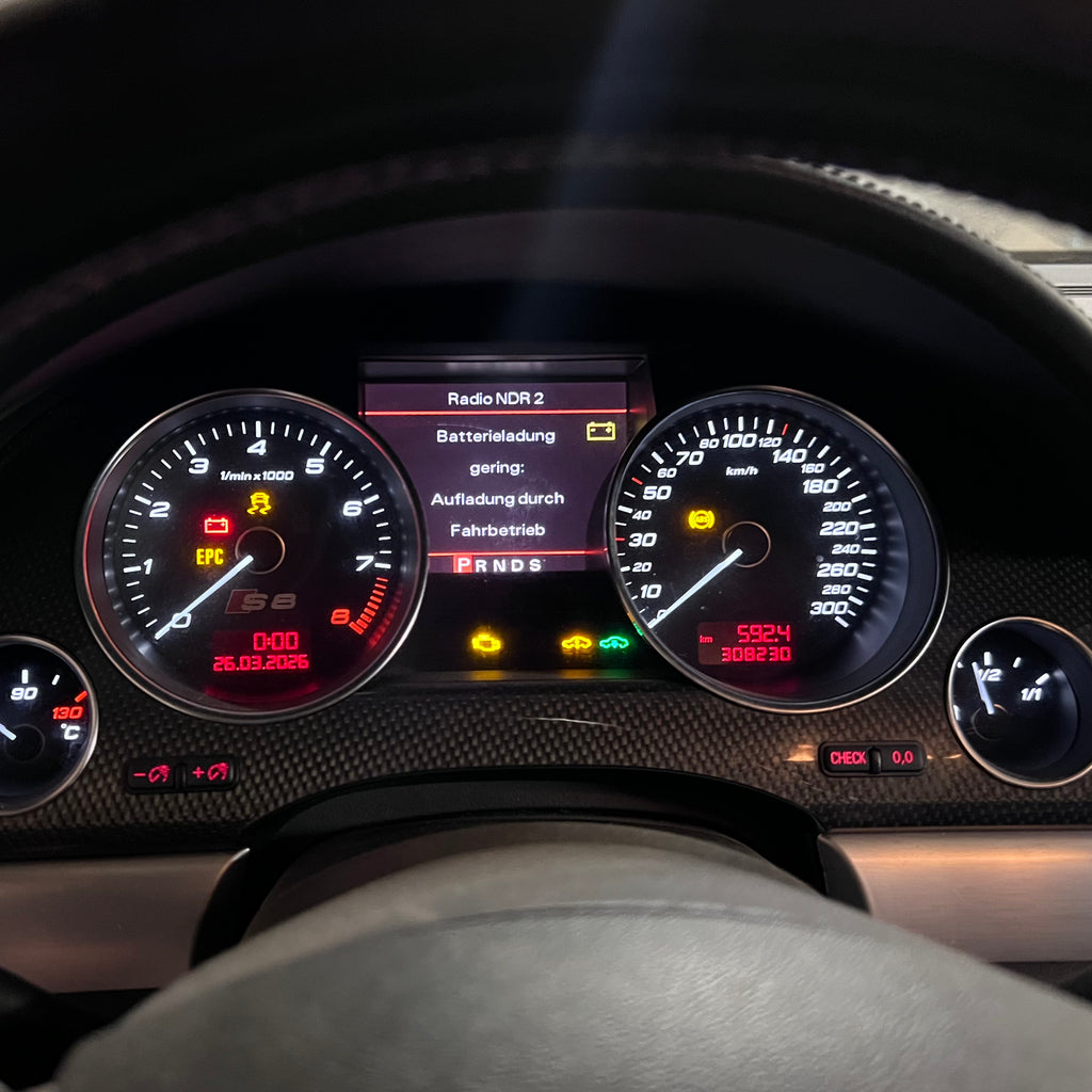 Audi S8 D3 Tacho ACC