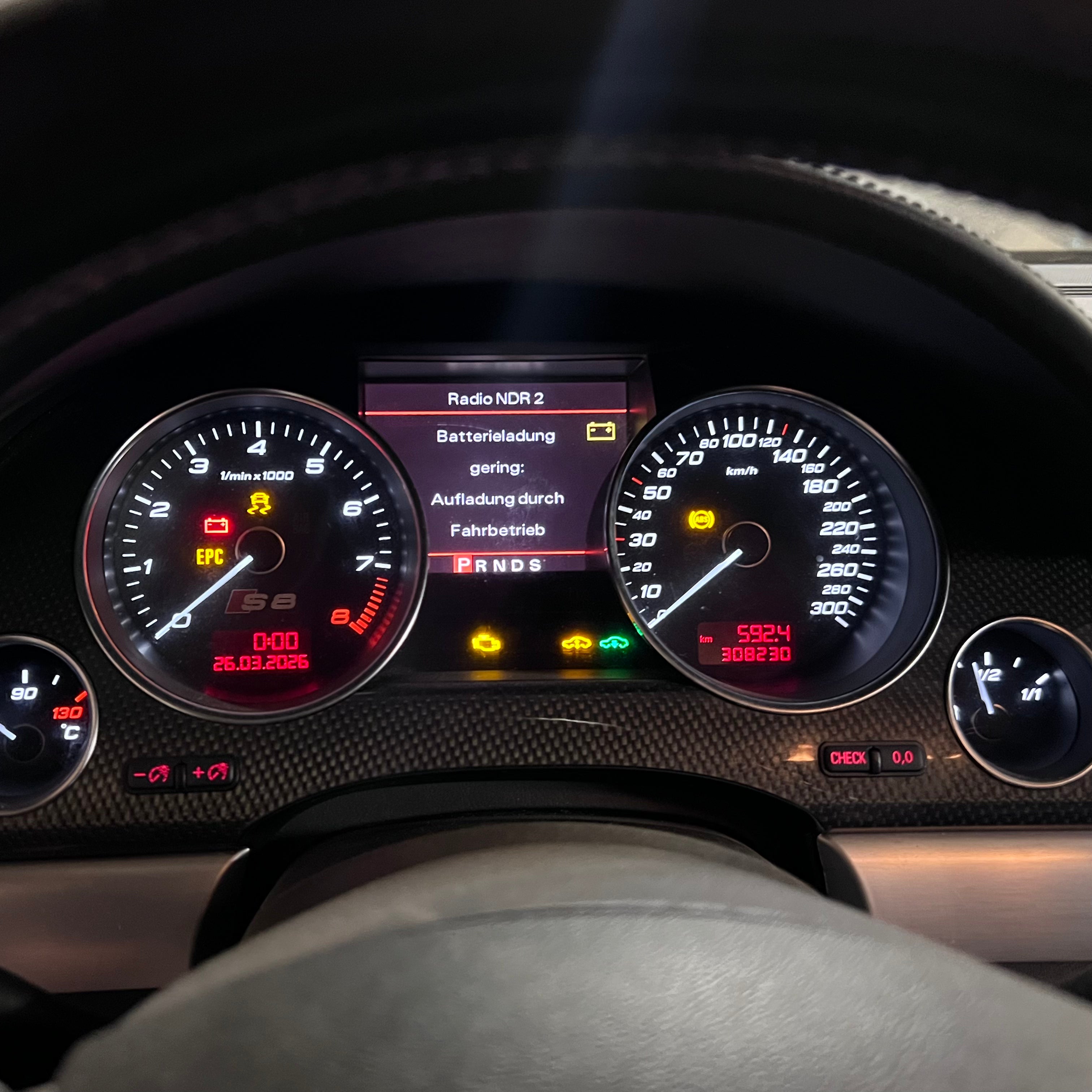 Audi S8 D3 Tacho ACC