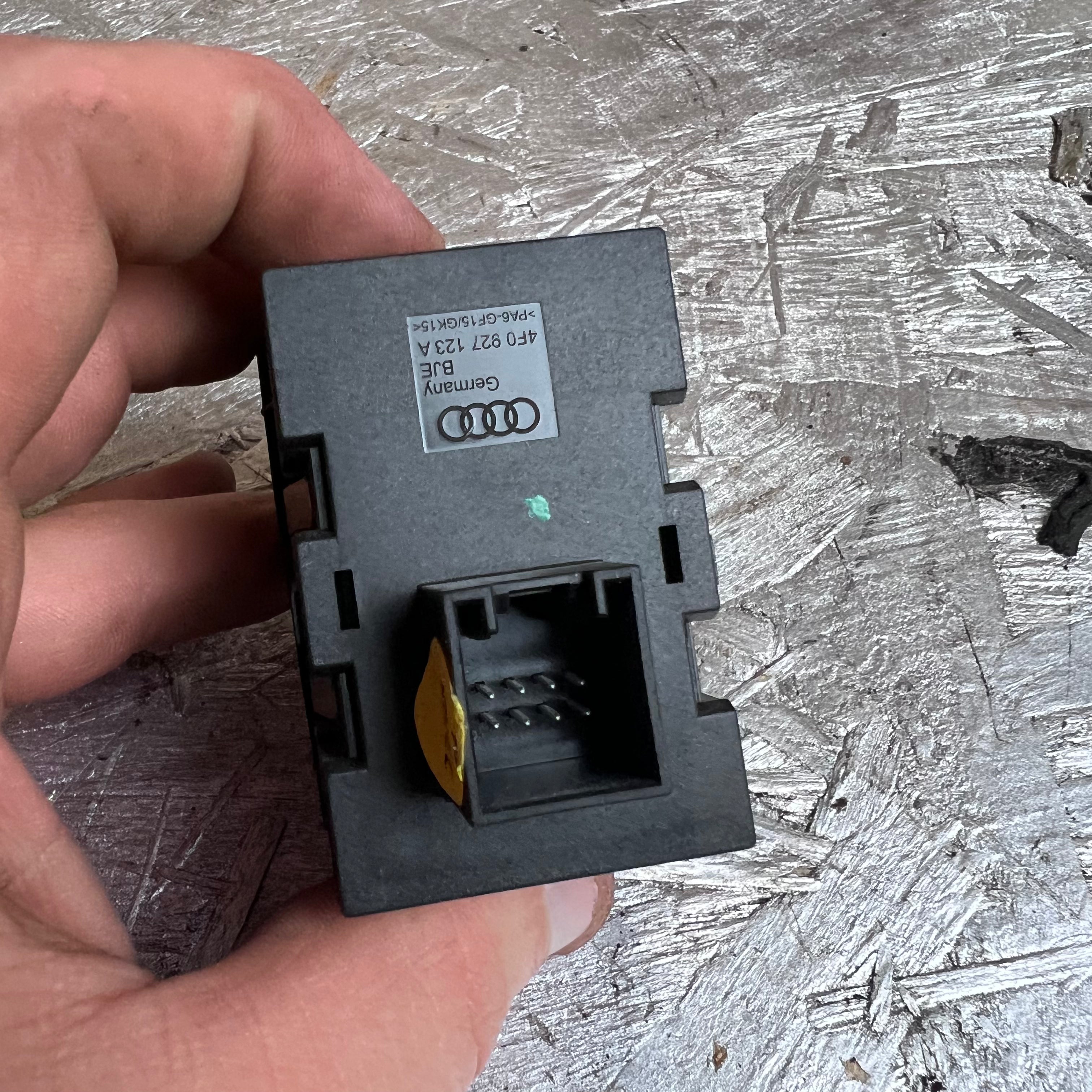 Audi A6 4F vor Facelift Taster für Tachoblende