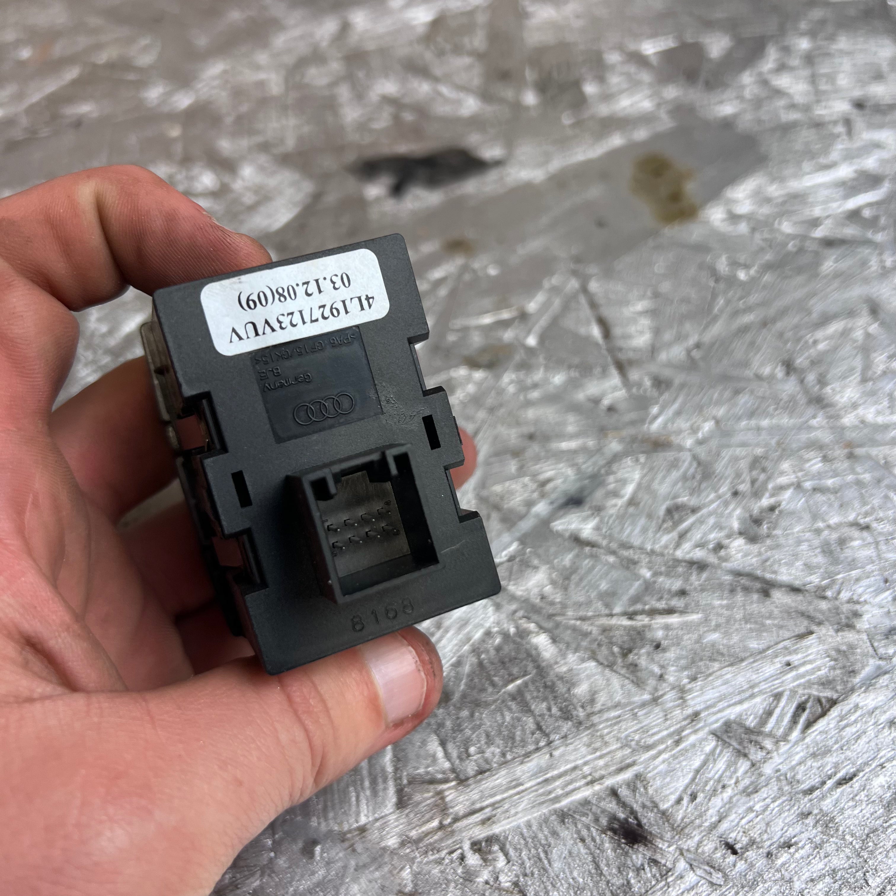 Audi A6 4F Facelift Taster für Tachoblende