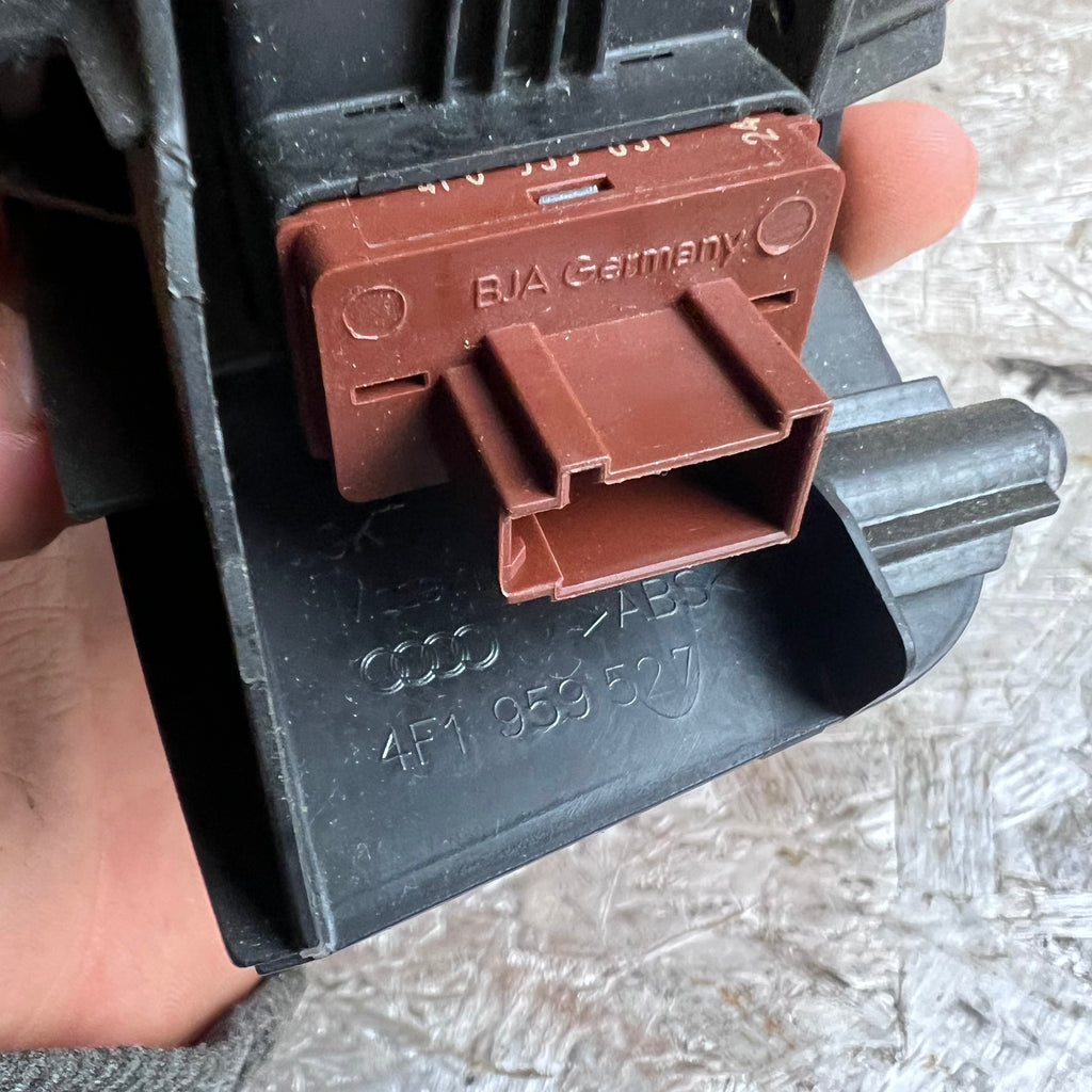 Audi A6 4F Taster für elektrische Heckklappe