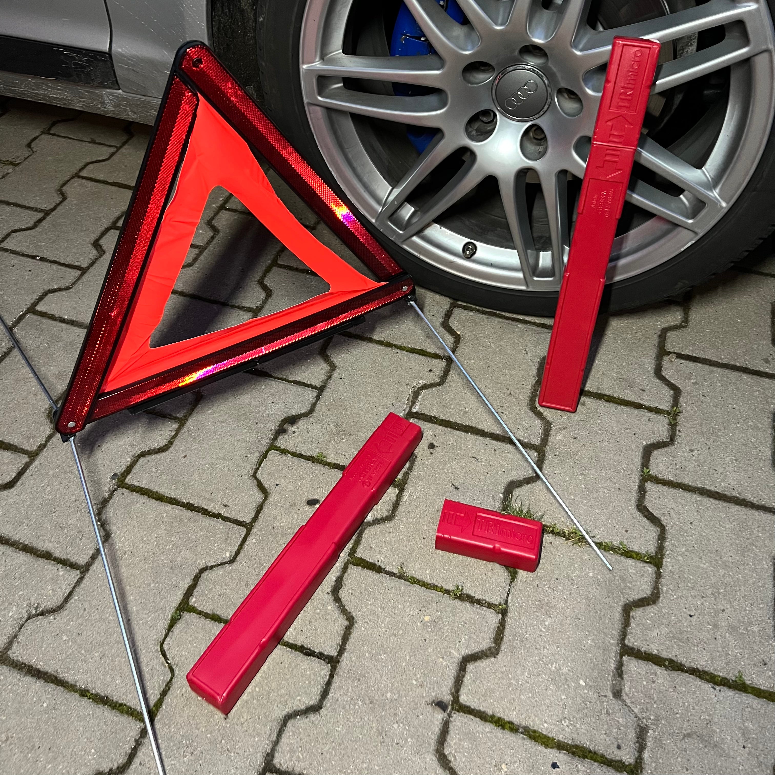 Original Audi A6 4F Warndreieck